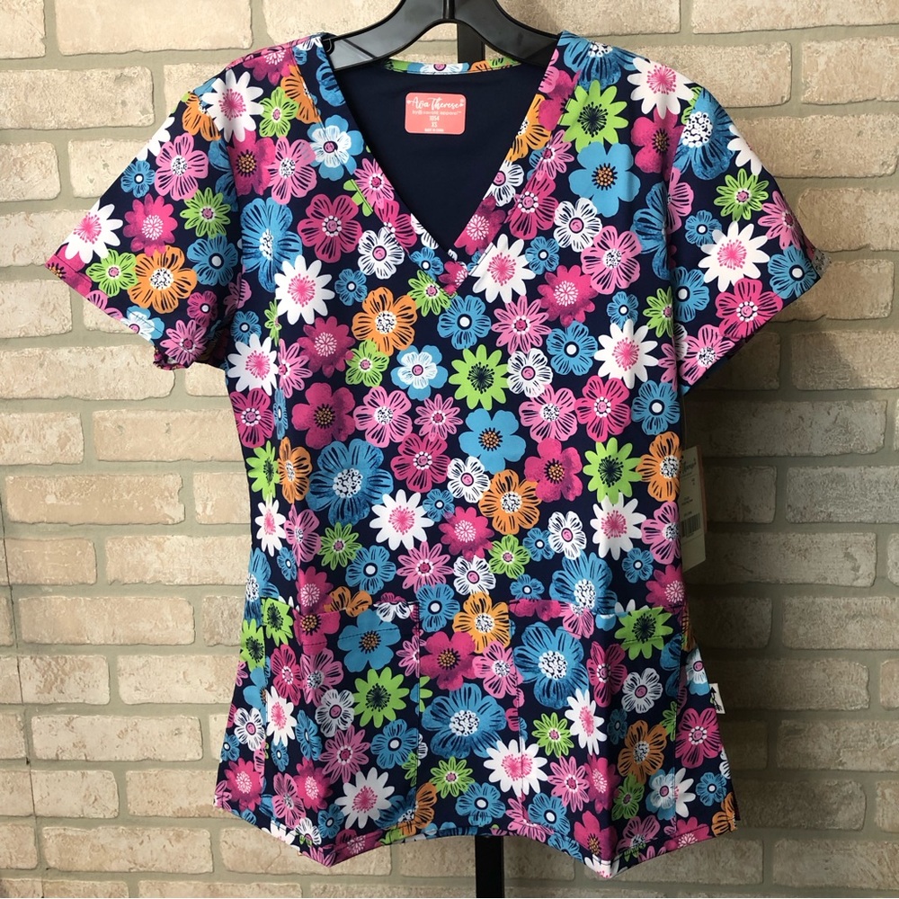 NWT Zavate Ava Therese Flirty Floral Pattern Short Sleeve Scrub top multi sizes